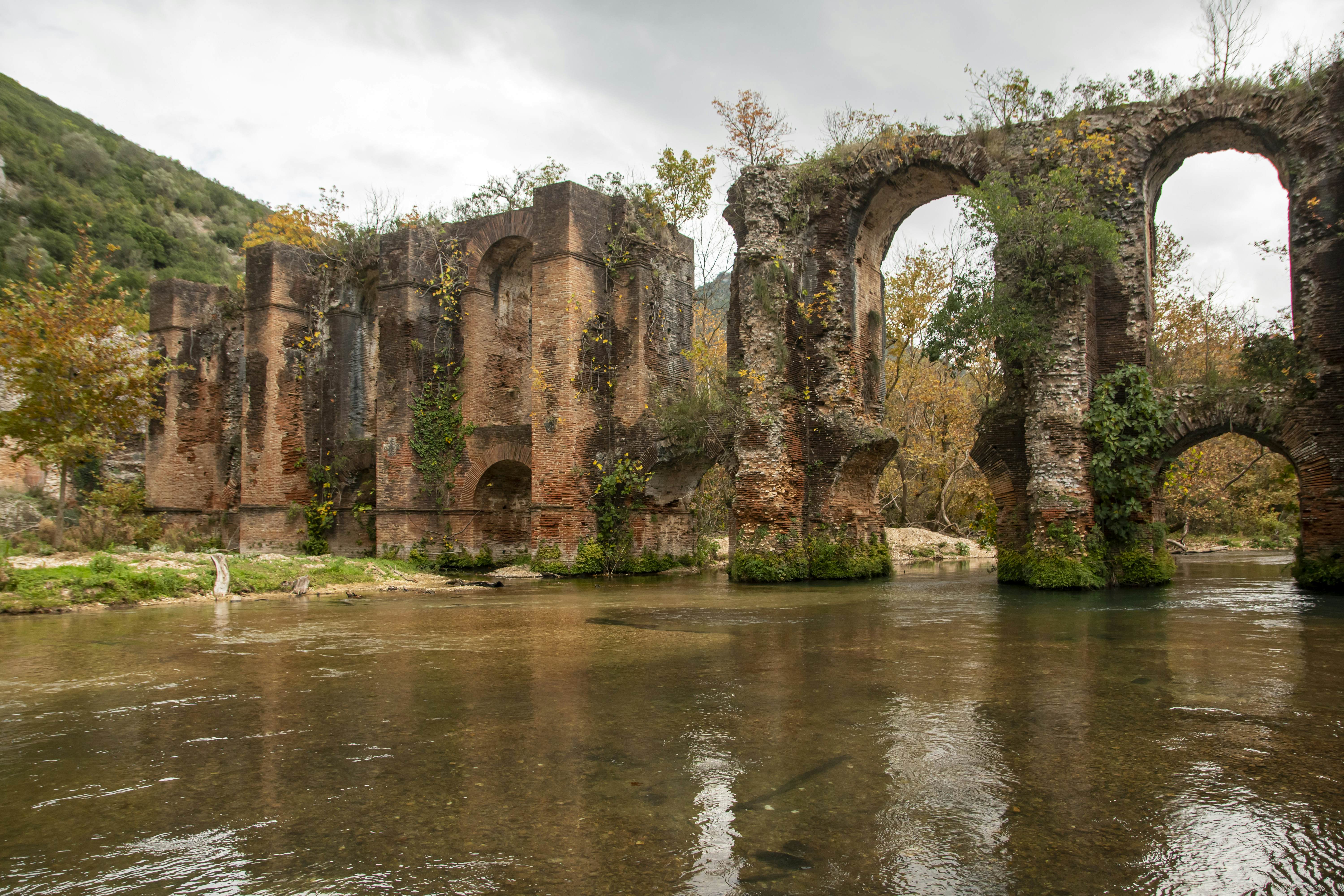 near the village of Ayios Georgios, north of Fillipiada there ruins from the ancient Roman  aqueduct of Nikopolis